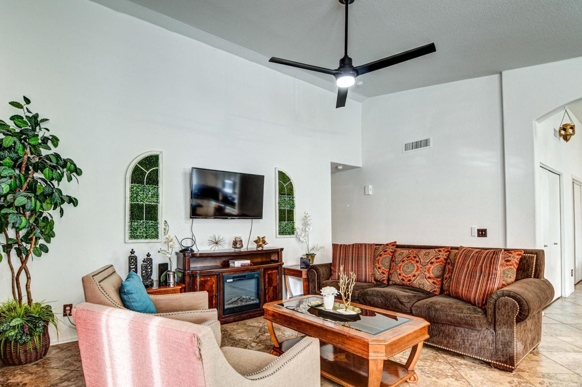 Route 66 Oasis In Downtown Gilbert With Heated Pool & Mini Golf Villa Bagian luar foto