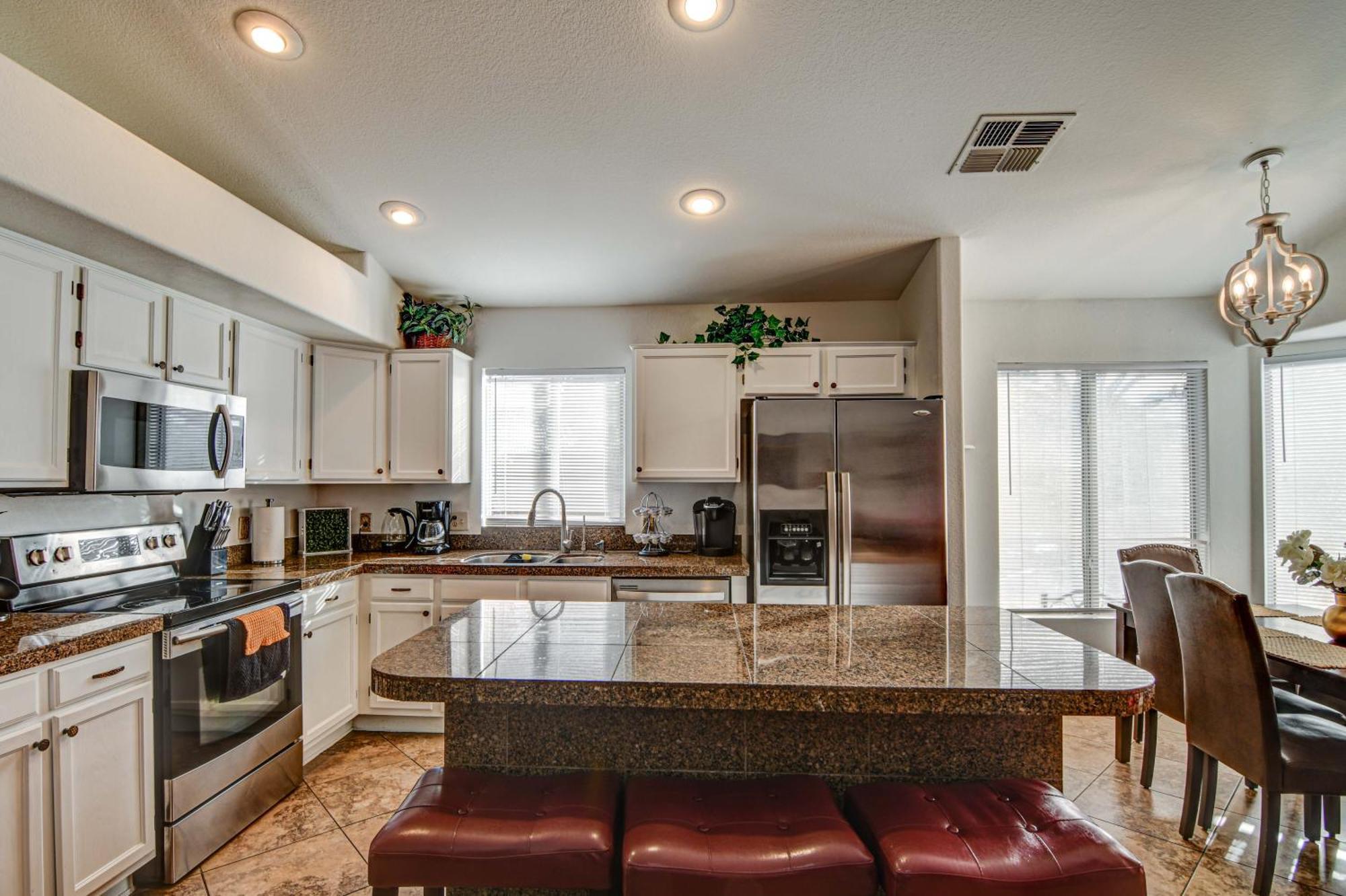 Route 66 Oasis In Downtown Gilbert With Heated Pool & Mini Golf Villa Bagian luar foto