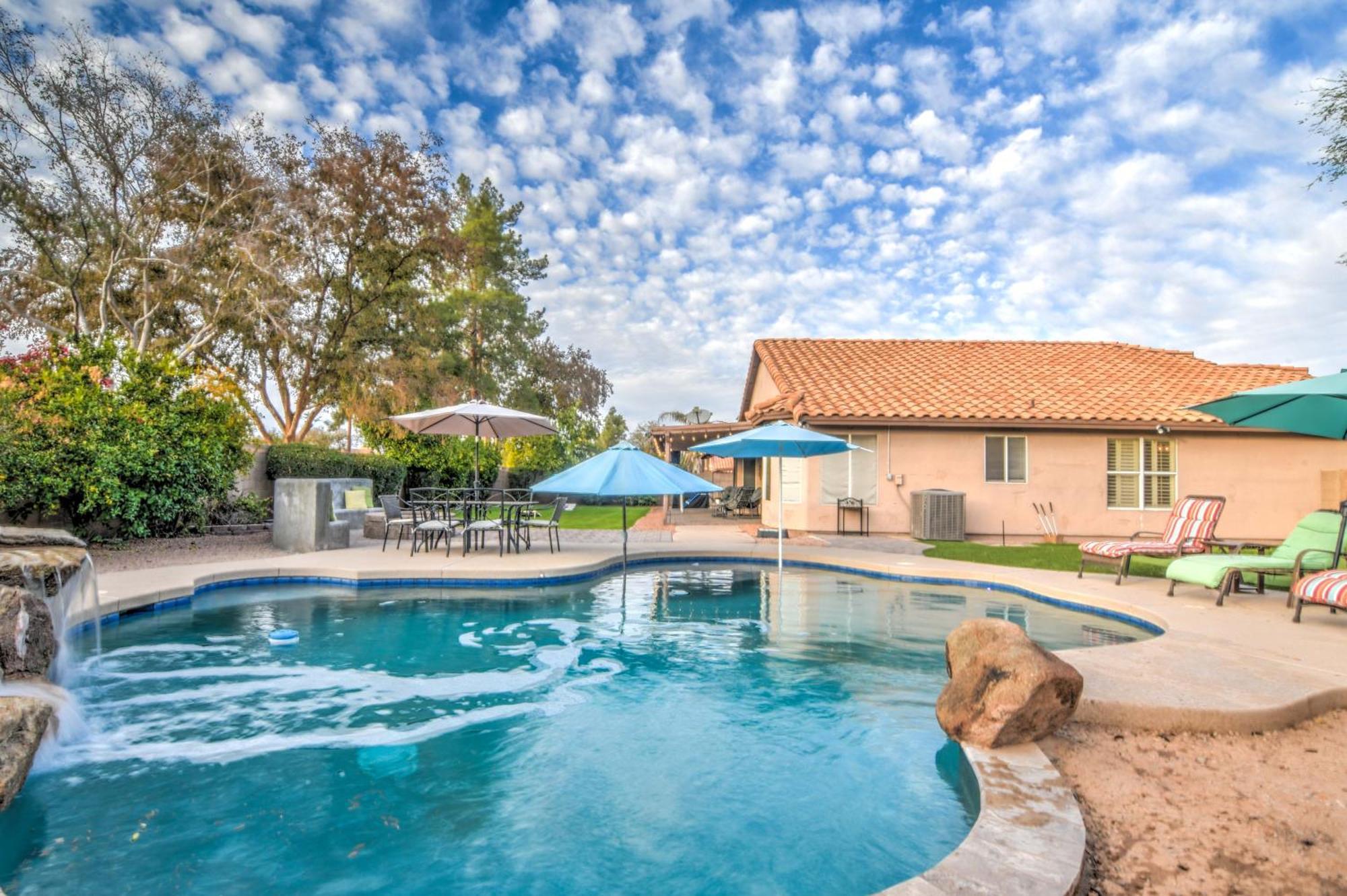 Route 66 Oasis In Downtown Gilbert With Heated Pool & Mini Golf Villa Bagian luar foto