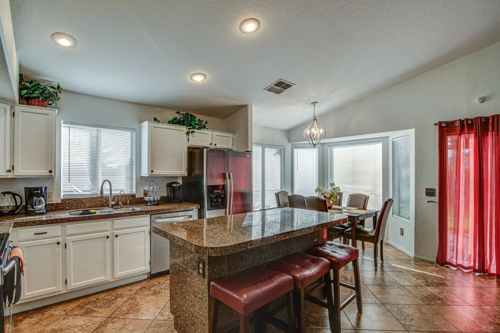 Route 66 Oasis In Downtown Gilbert With Heated Pool & Mini Golf Villa Bagian luar foto
